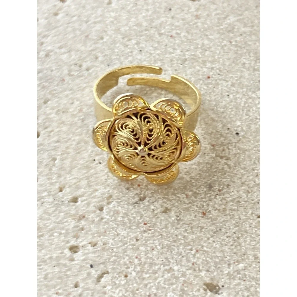 Gold‎ Tone Filigree Flower Ring Adjustable Floral Whimsical Romantic Feminine 6